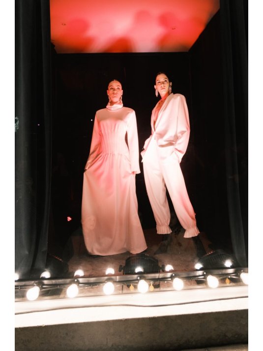 TROUSERS WITH PLEATED DETAILS